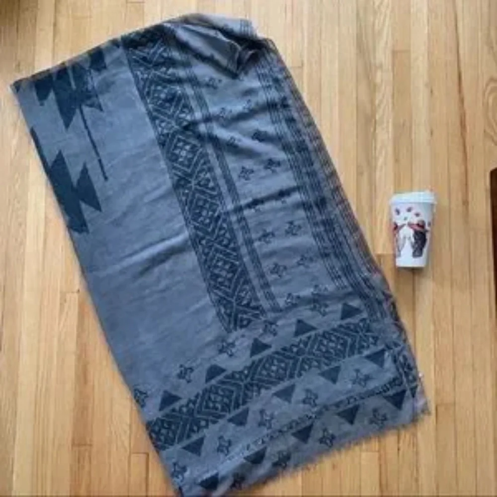 Pull & Bear Gray Black Geometric Fringe Scarf‎ | European Streetwear Minimalist